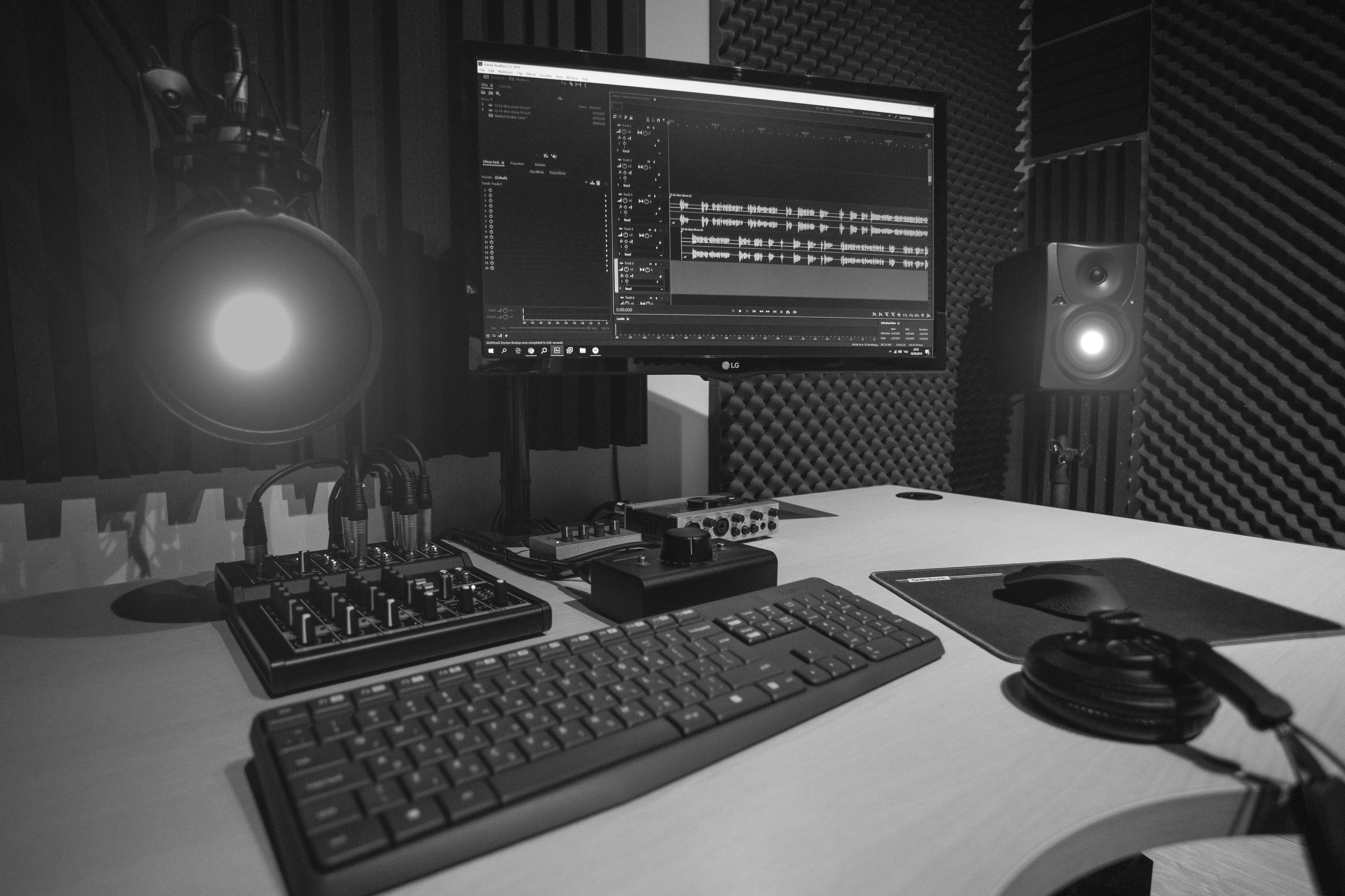 Contrôleur MIDI avec équipement de production musicale